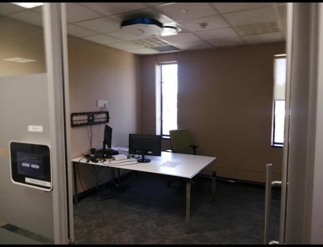 BUSINESS PROPERTY TO RENT IN WOODMEAD